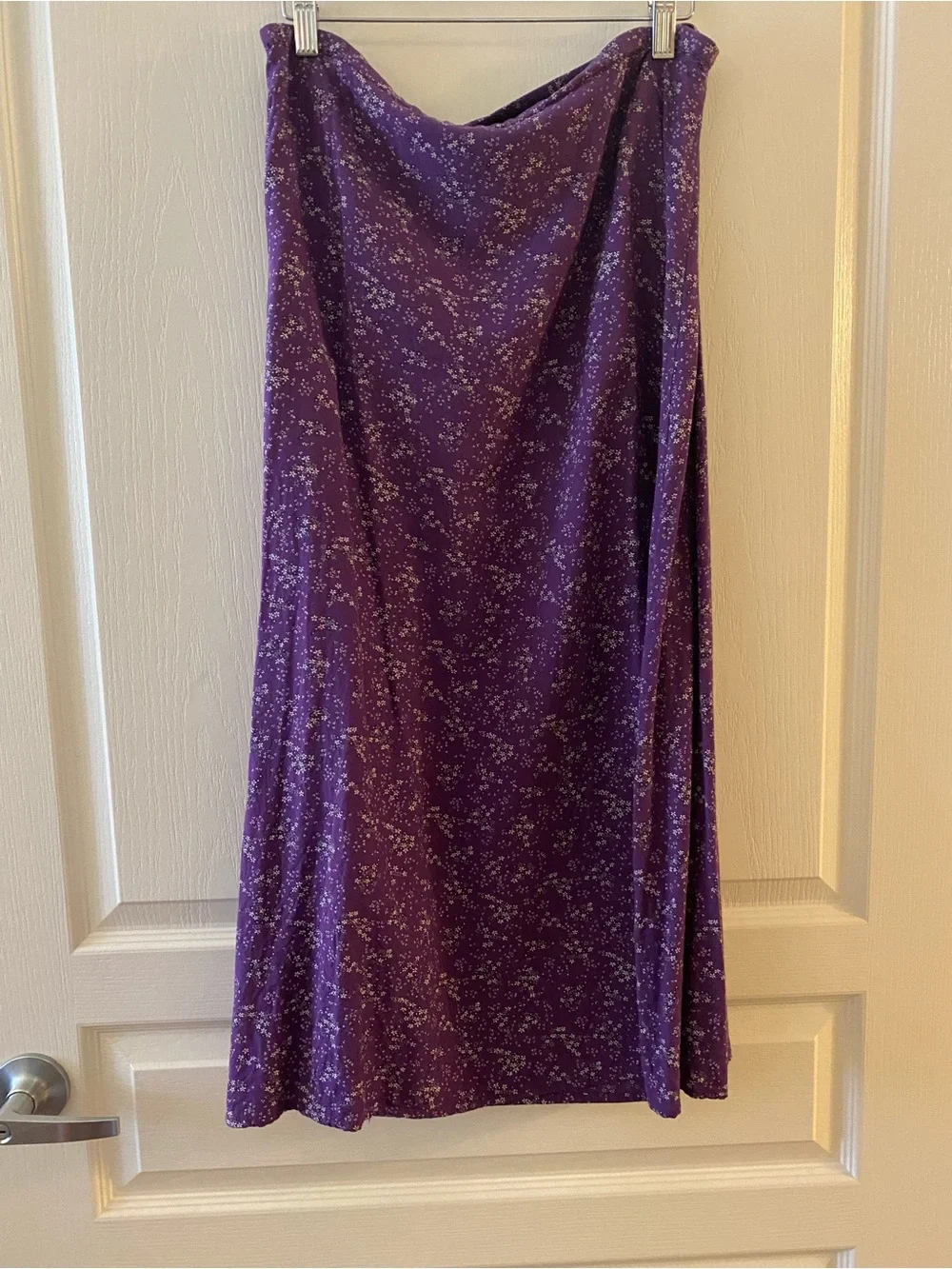 VINTAGE Women’s Floral Midi Skirt w/ Slit in Purple Floral - M